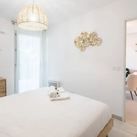 A12 - 1 Bdr Centre Train Station 5 Min Sea - Ac, Parking & Terrace * 昂蒂布