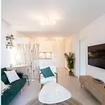 Lejlighed A12 -staywiz Us - 1 Bdr Centre Train Station 5 Min Sea - Ac, Parking & Terrace