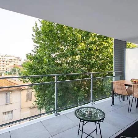아파트 A12 -staywiz Us - 1 Bdr Centre Train Station 5 Min Sea - Ac, Parking & Terrace *