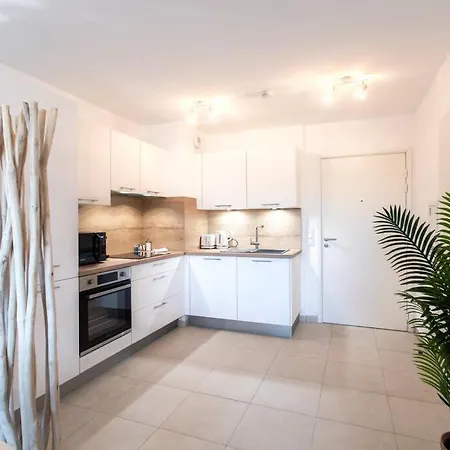 아파트 A12 -staywiz Us - 1 Bdr Centre Train Station 5 Min Sea - Ac, Parking & Terrace *