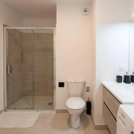 A12 -staywiz Us - 1 Bdr Centre Train Station 5 Min Sea - Ac, Parking & Terrace 아파트
